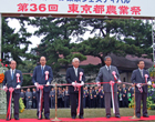 東京都農業祭の開会式で石原東京都知事とともにテープカット