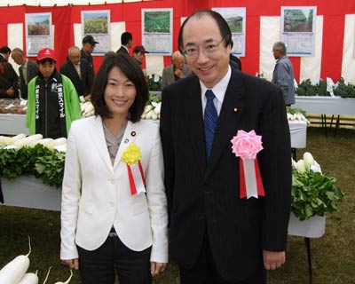 東京都農業祭の会場で丸川珠代参議院議員と