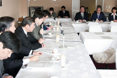 自民党「東日本巨大地震・津波災害の法整備等緊急対策PT」の様子