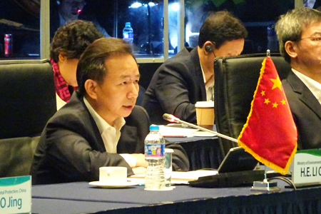 発言する中国の李幹傑環境保護部長（中国の環境大臣）