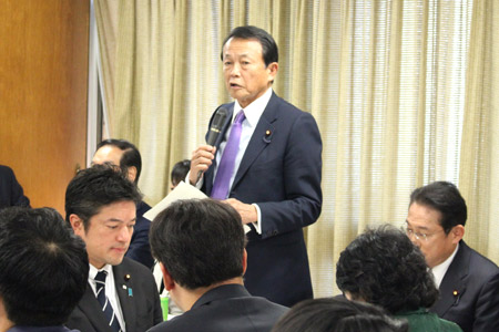 挨拶する麻生太郎副総理財務大臣